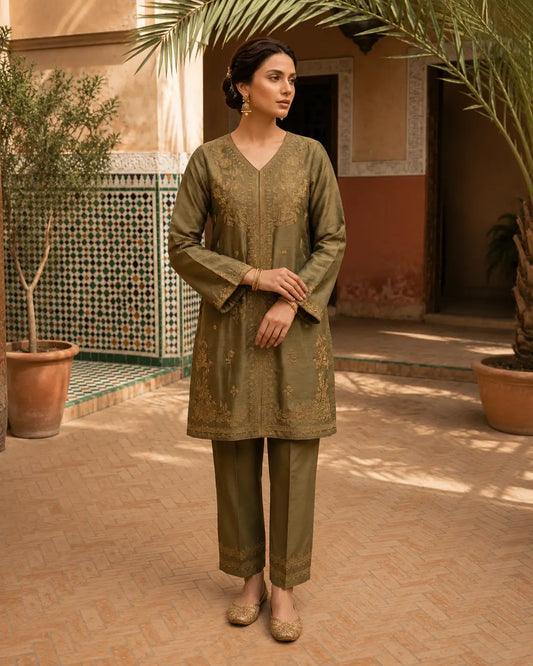 Olive Glamour – Highlights the rich, earthy olive-green tone of the fabric.